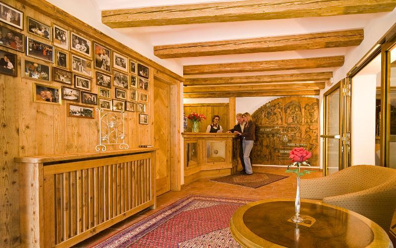 Hotel Goldener Greif Kitzbühel Kültér fotó